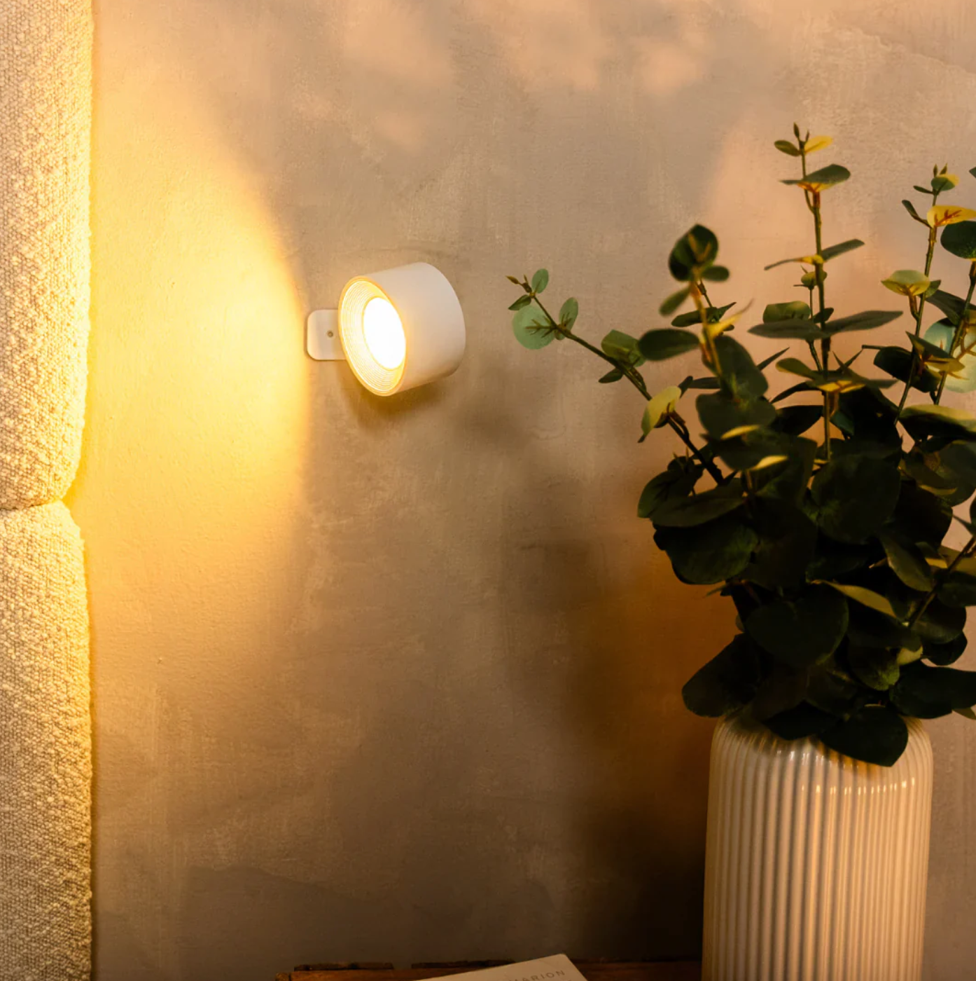 Uppladdningsbar LED-vägglampa med rörelsesensor