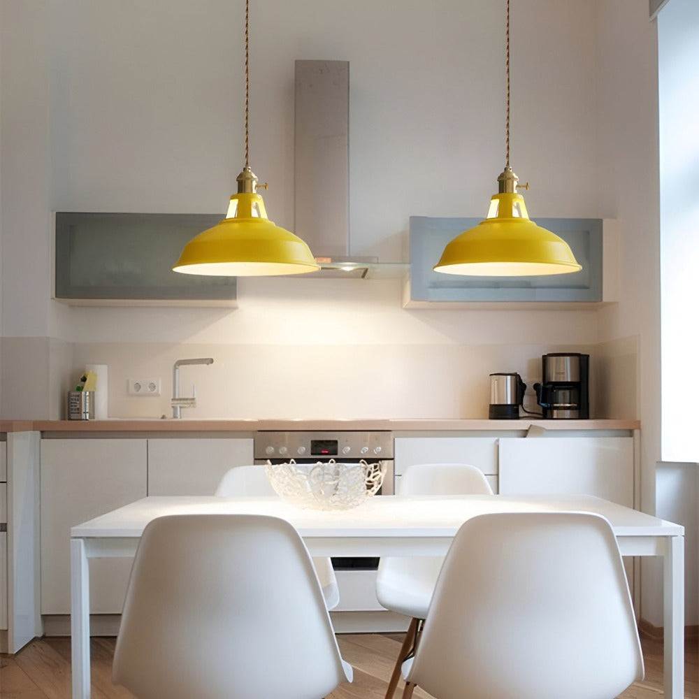 ForgeGlow – Industriell Retro Taklampa med Färgaccent