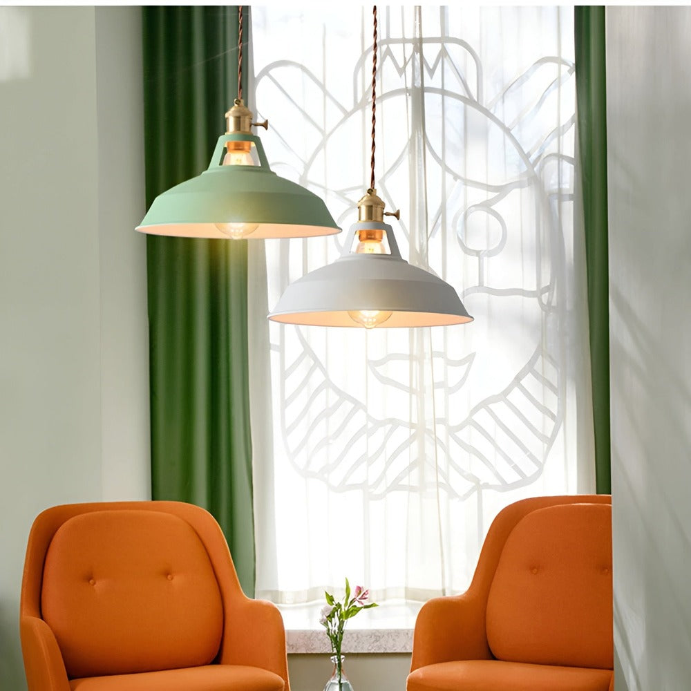 ForgeGlow – Industriell Retro Taklampa med Färgaccent