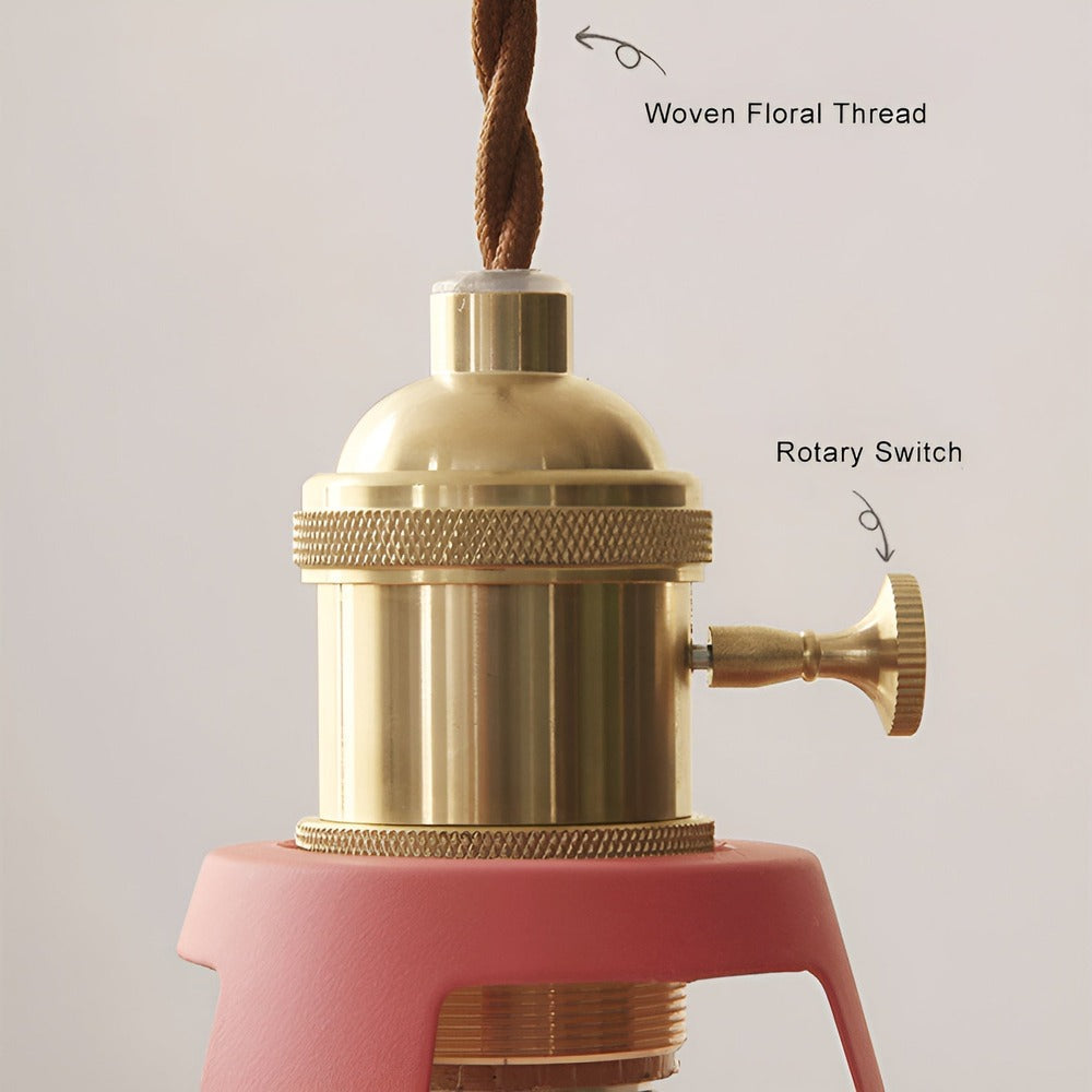 ForgeGlow – Industriell Retro Taklampa med Färgaccent