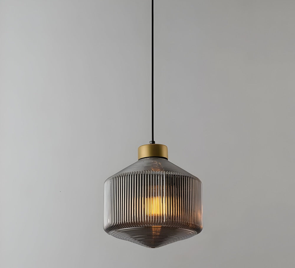 Vitrina – Pendellampa i Räfflat Glas & Vintagefinish