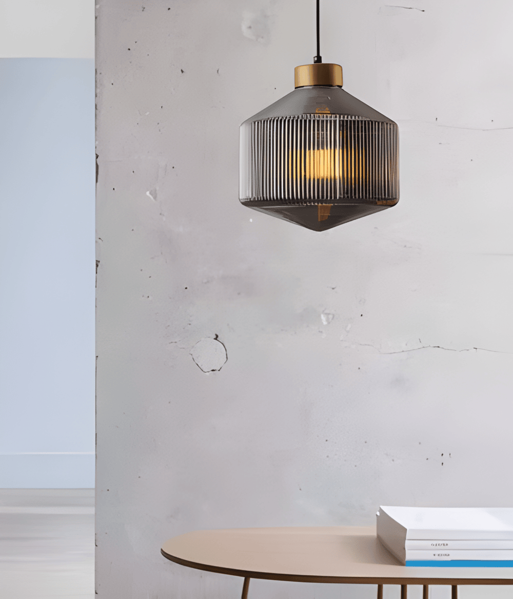 Vitrina – Pendellampa i Räfflat Glas & Vintagefinish