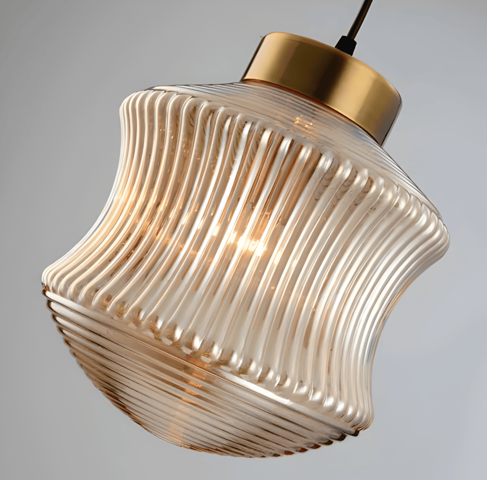 Vitrina – Pendellampa i Räfflat Glas & Vintagefinish