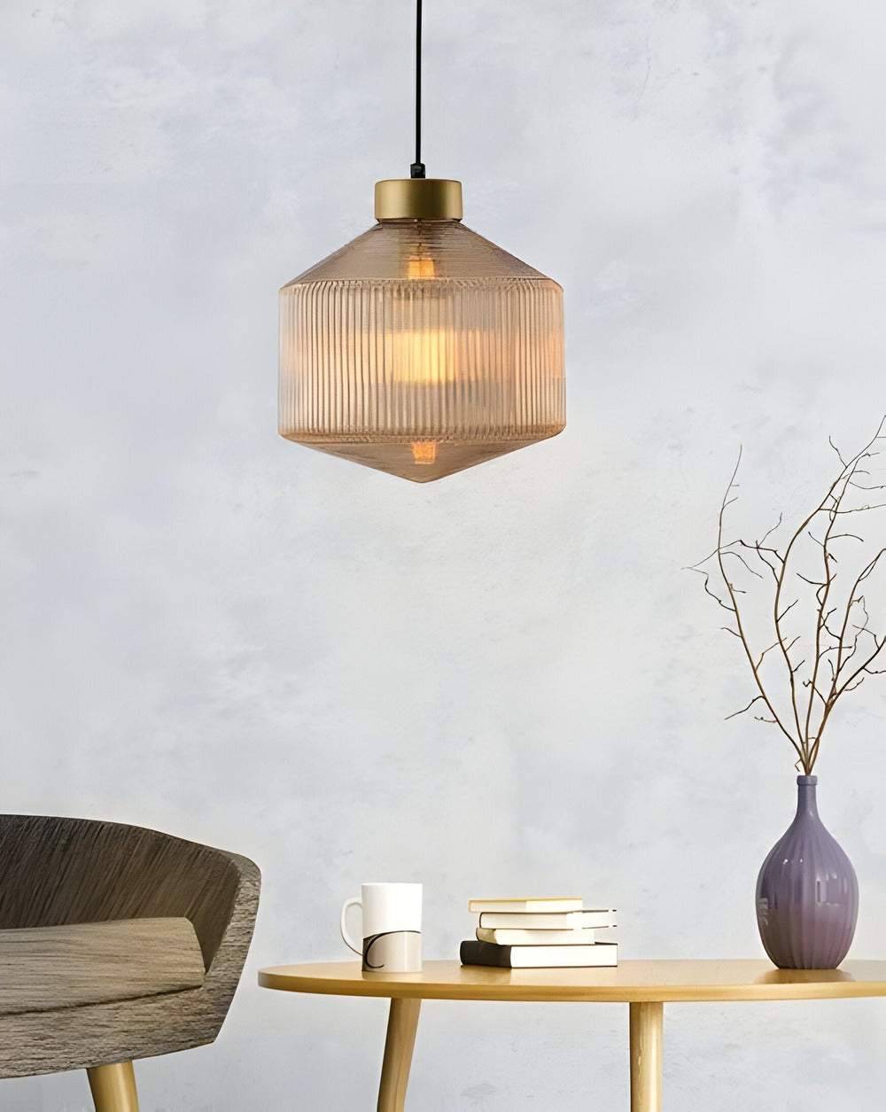 Vitrina – Pendellampa i Räfflat Glas & Vintagefinish