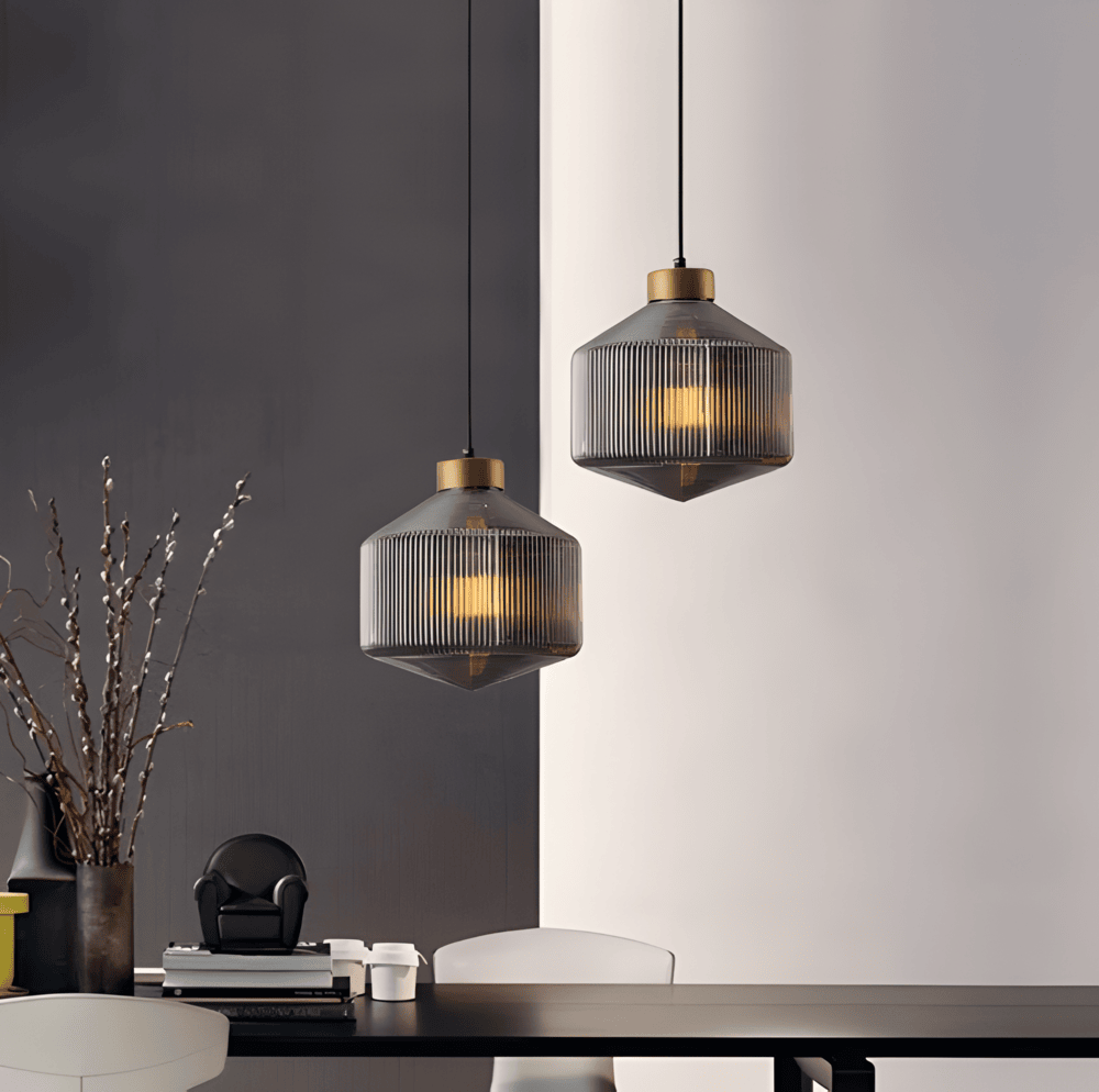 Vitrina – Pendellampa i Räfflat Glas & Vintagefinish