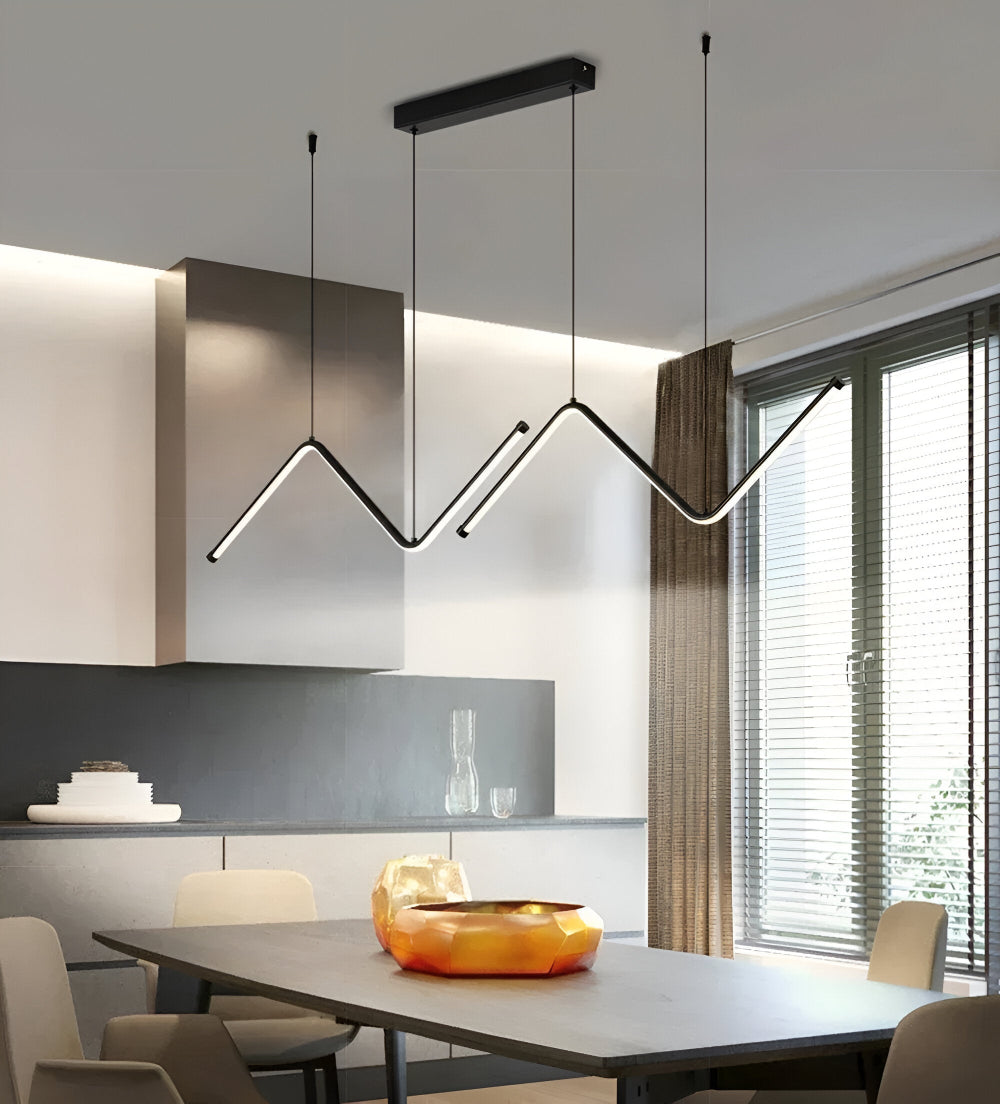 Lunaro – Triangulär LED-Pendellampa i Svart & Guld