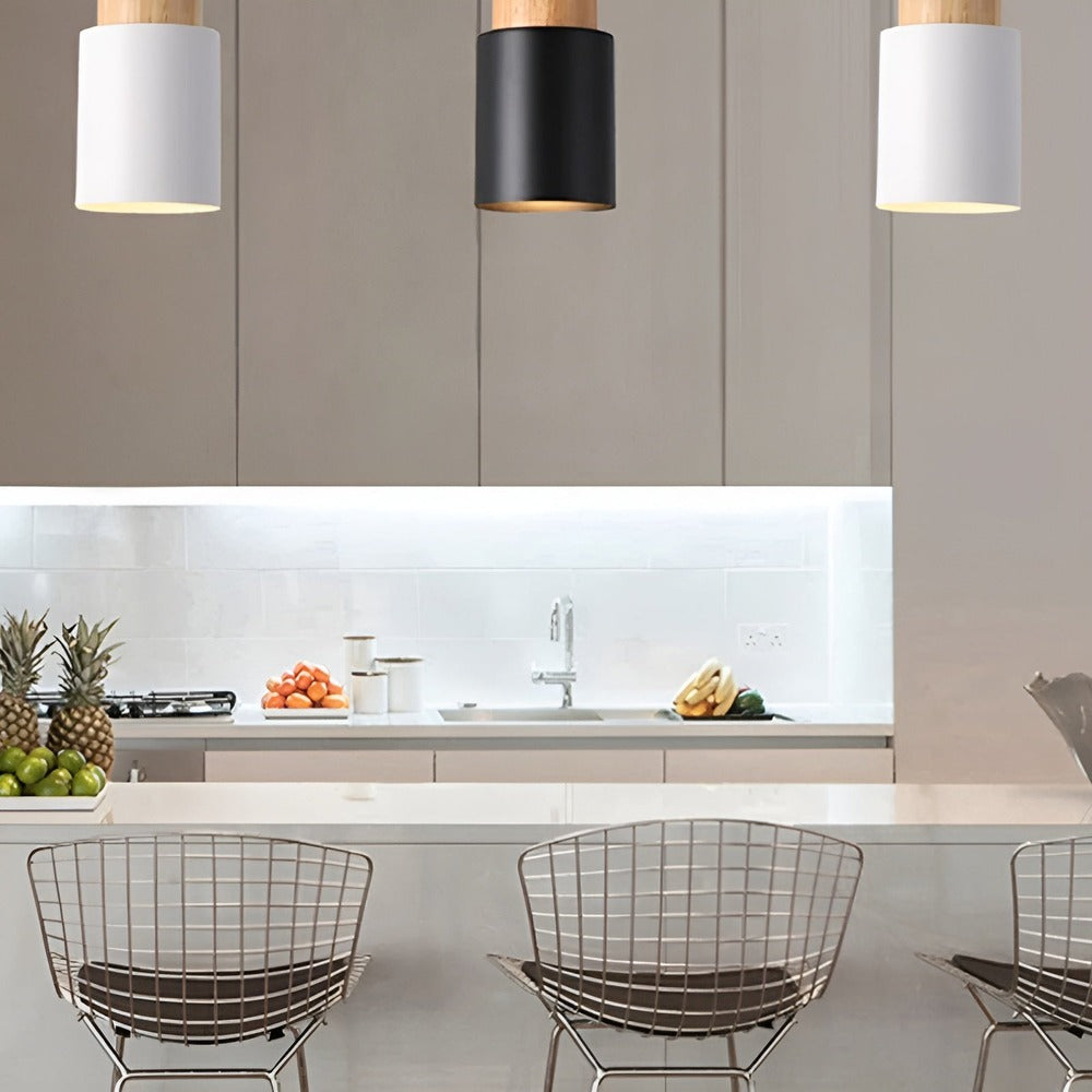 Cylina – Kompakt Taklampa i Metall och Trä