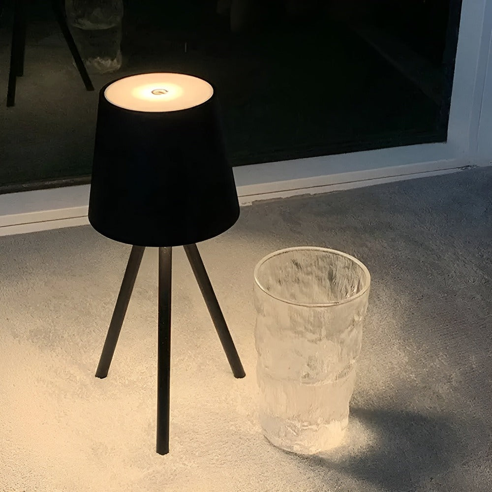 Valeria Lumi – Sladdlös bordslampa i elegant design