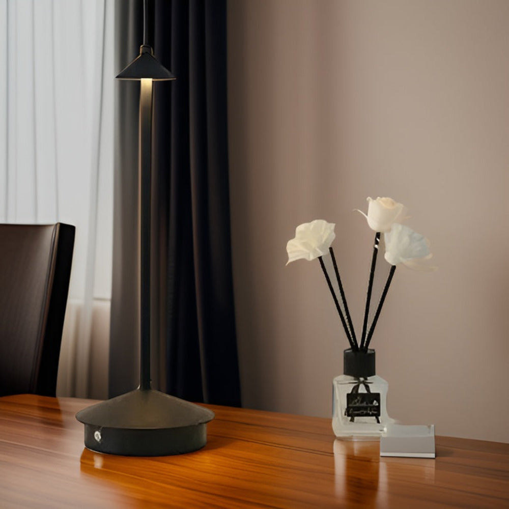 Valeria Nova – Uppladdningsbar LED-lampa med touch