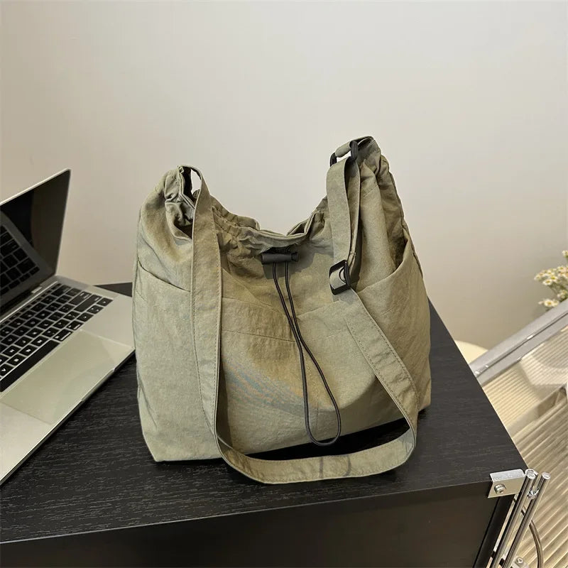 Stilren vardagsväska som rymmer allt du behöver